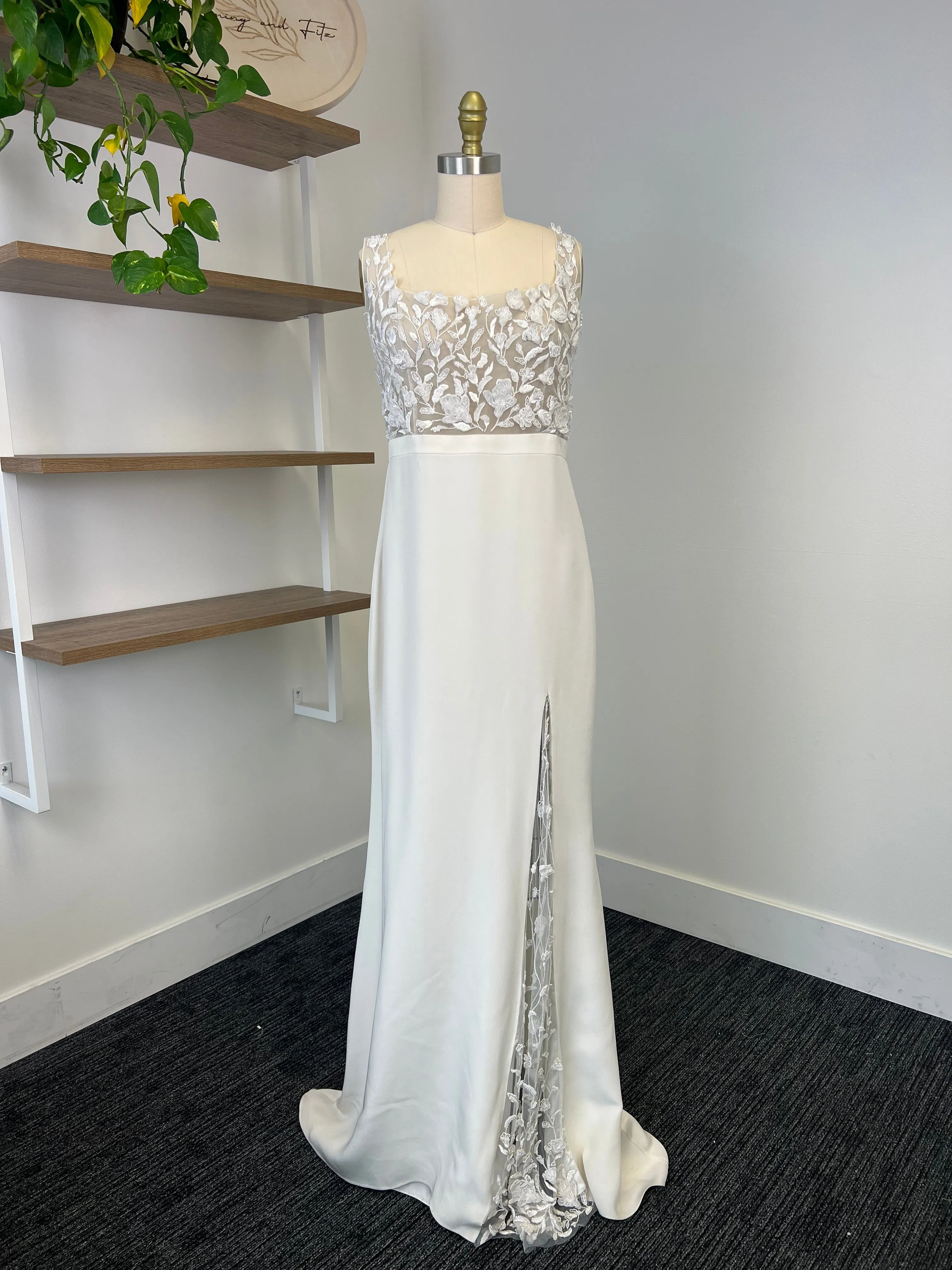 B / Alexandra Grecco Oleana Size 10