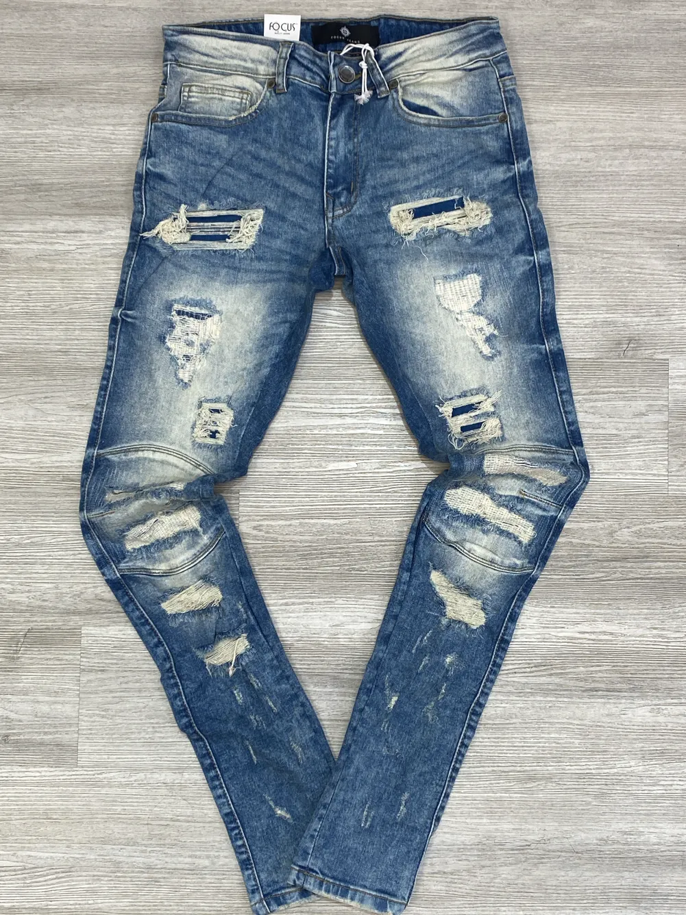 Focus- 3d knee rip & repair denim jeans