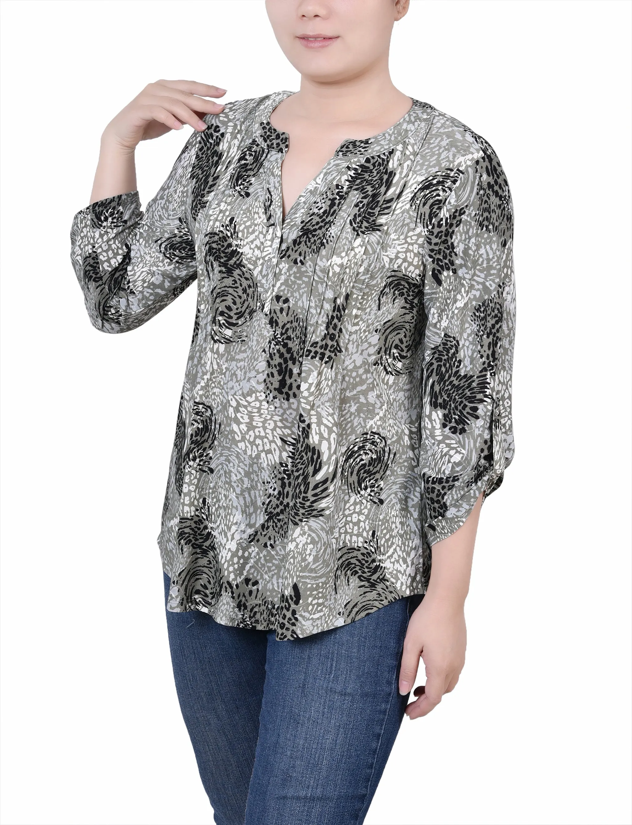 Petite 3/4 Roll Tap Pullover Top