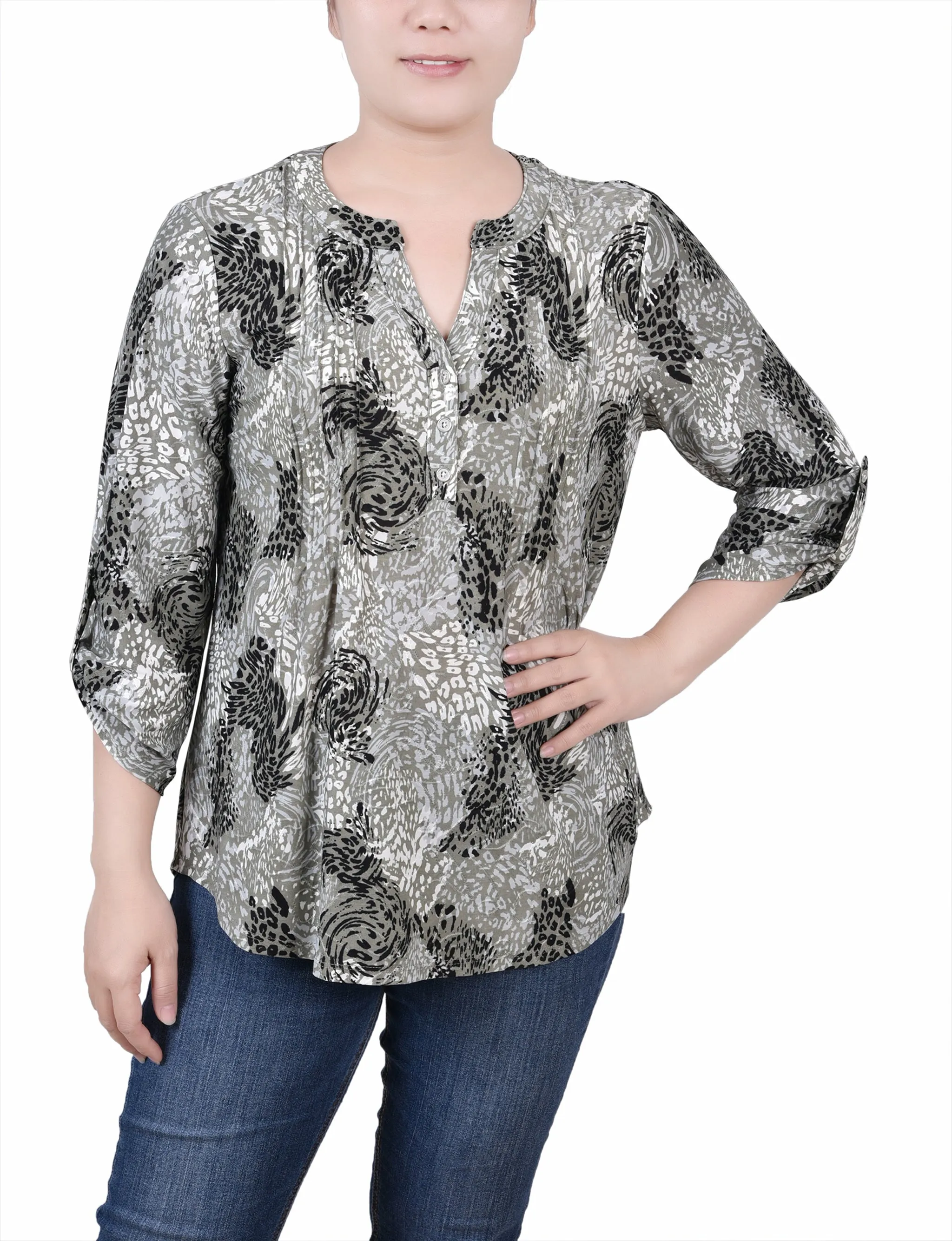 Petite 3/4 Roll Tap Pullover Top